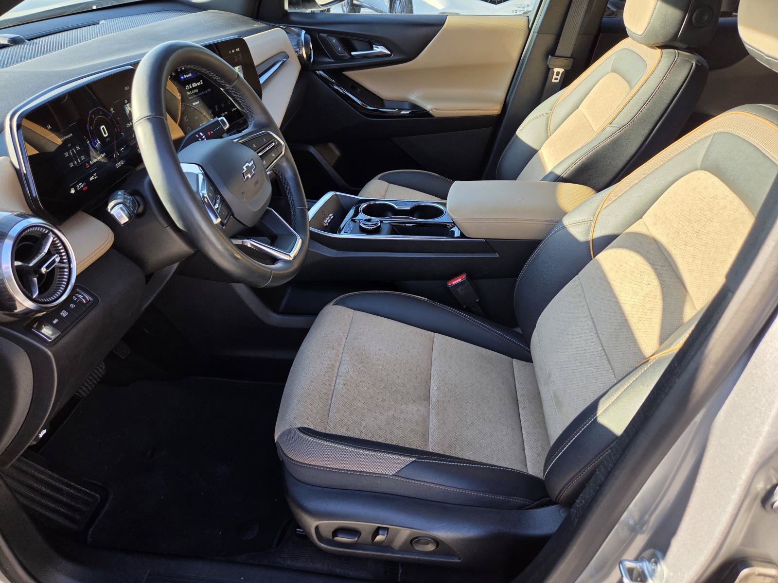 Used 2025 Chevrolet Equinox ACTIV w/ Safety and Technology Package AWD/4WD image 17