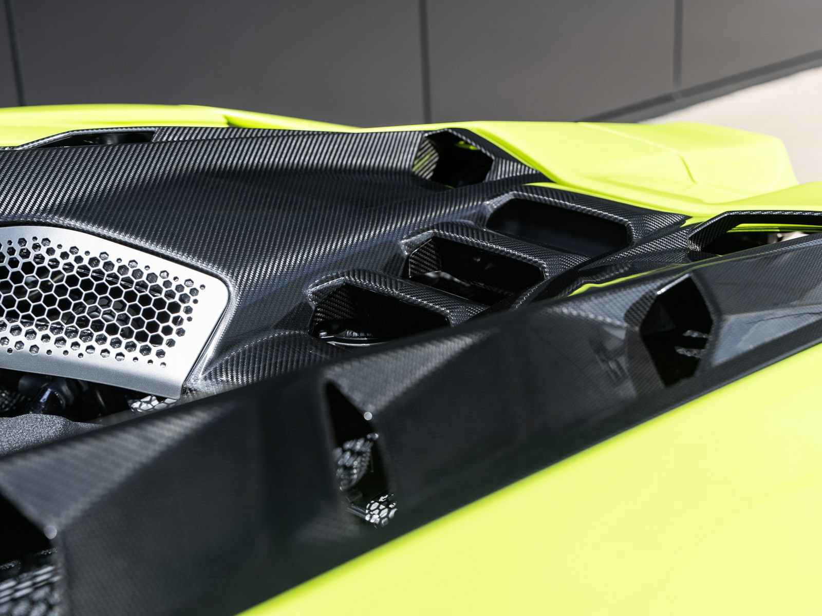 Used 2025 Lamborghini Revuelto AWD/4WD image 22