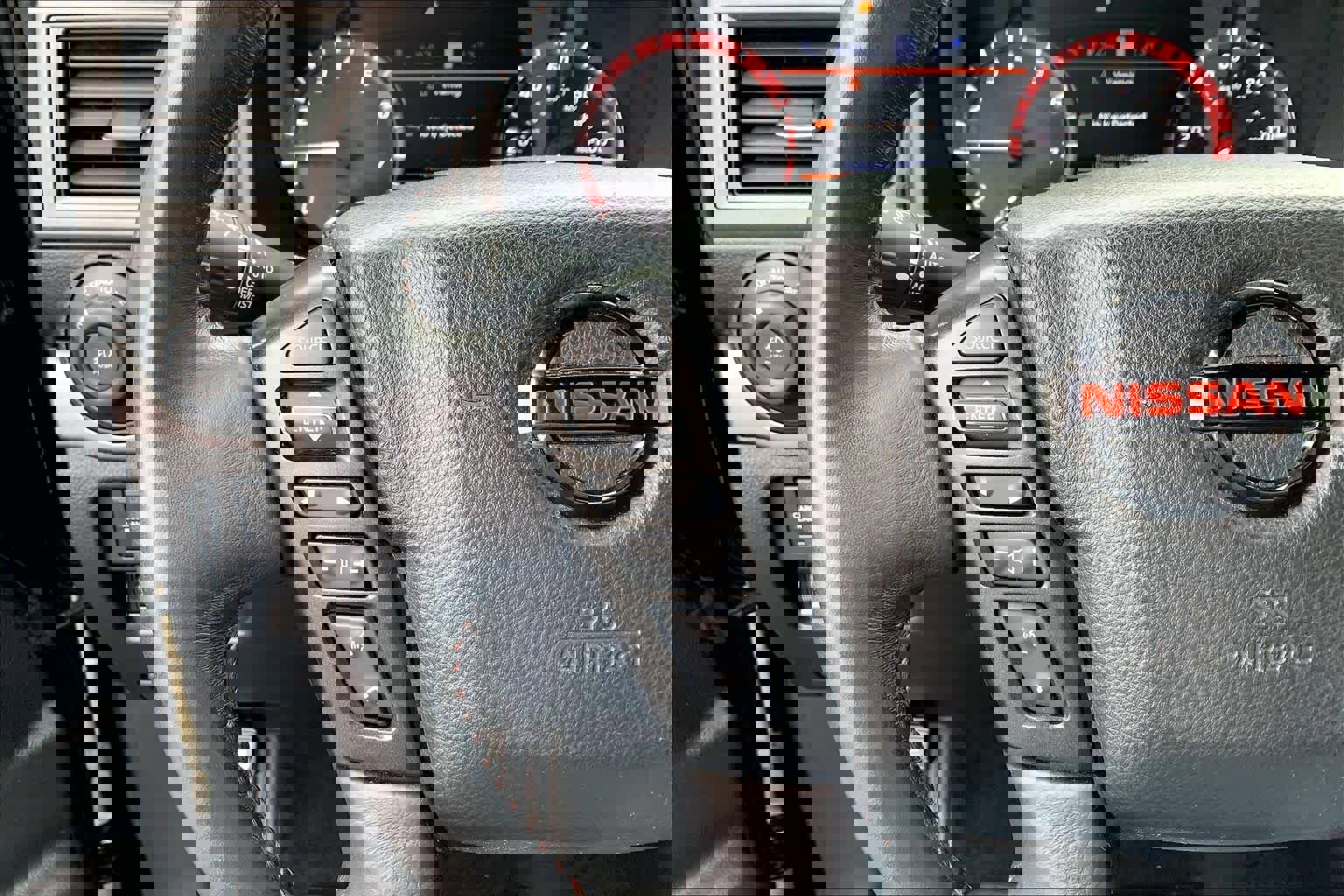 Used 2020 Nissan Titan PRO-4X w/ Pro-4x Convenience Package image 24