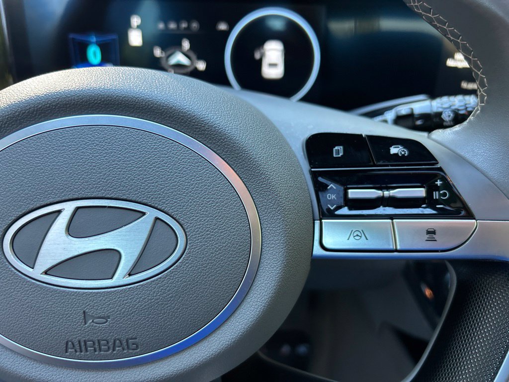 Used 2025 Hyundai Elantra SEL FWD image 21