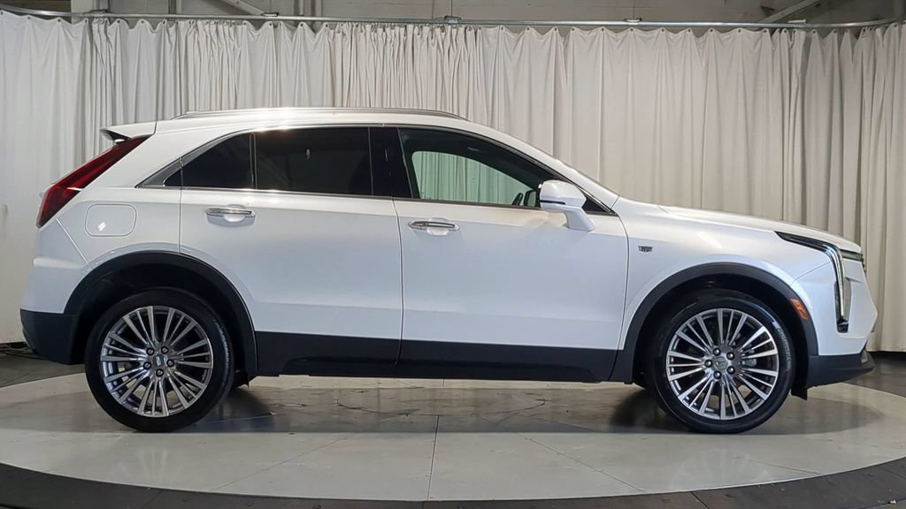 Used 2024 Cadillac XT4 Premium Luxury AWD/4WD image 9