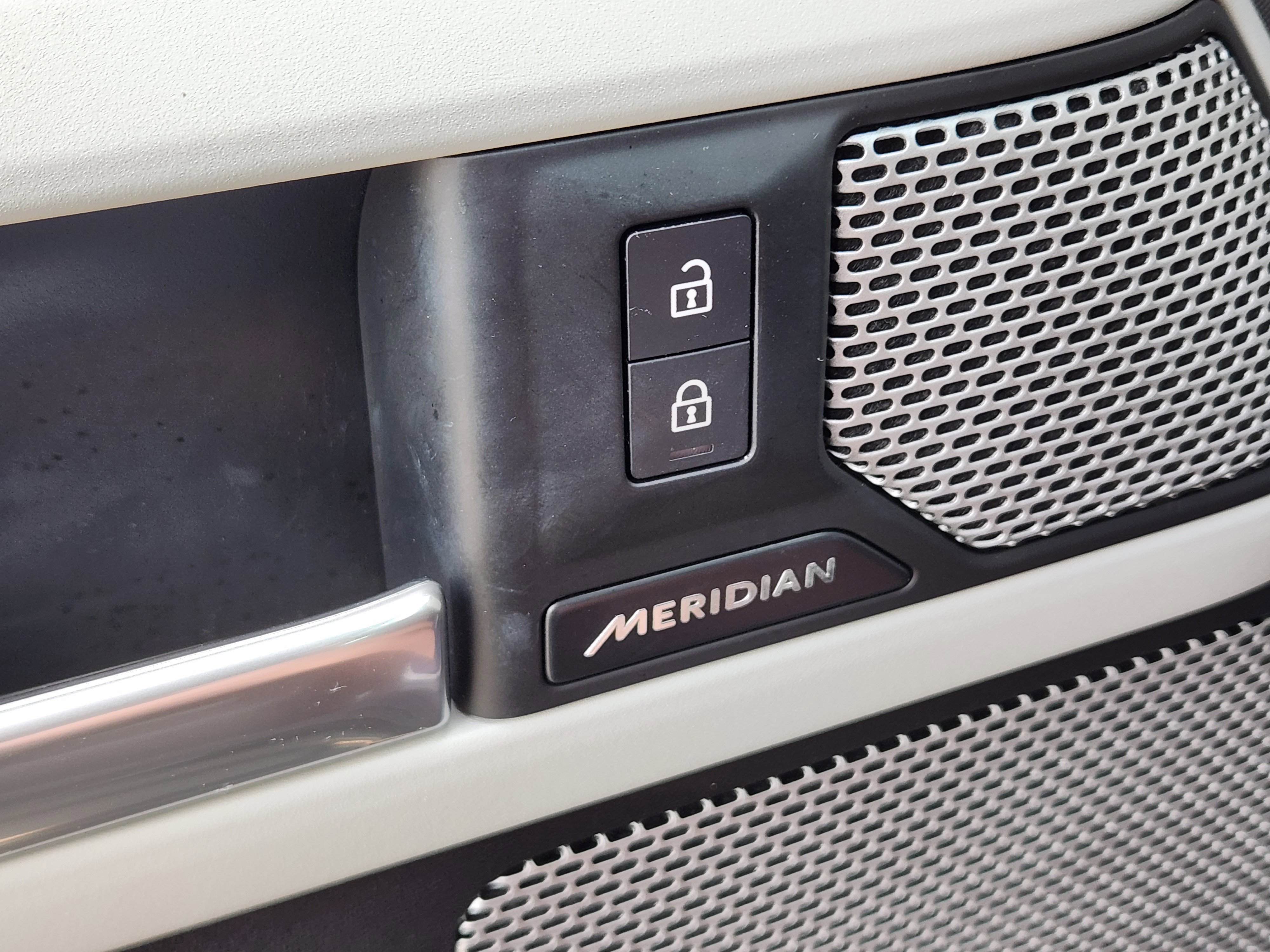 Certified 2024 Land Rover Defender 130 S image 22