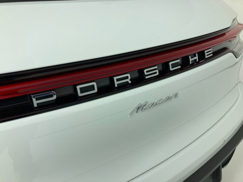 Certified 2022 Porsche Macan AWD/4WD image 35