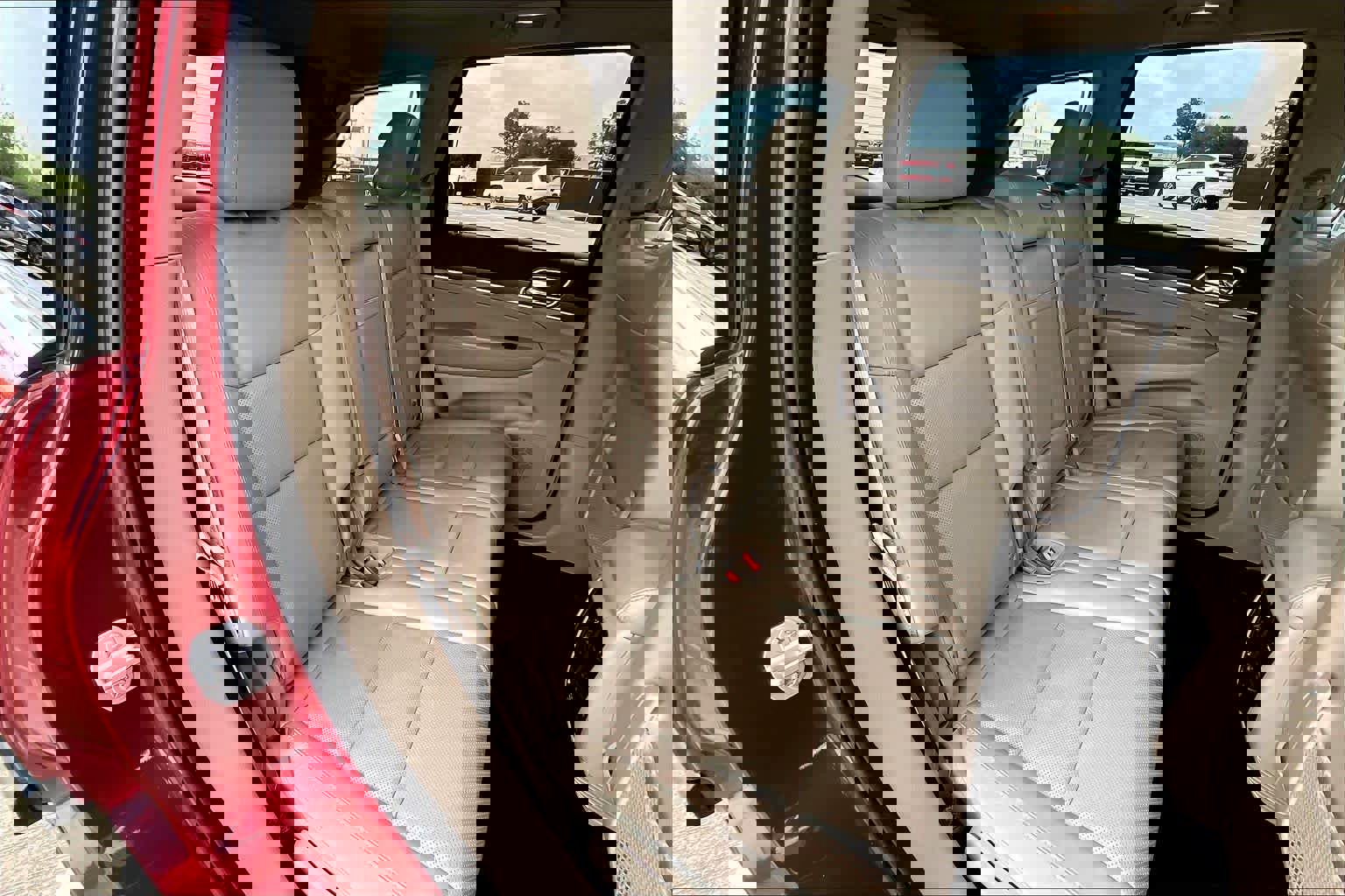 Used 2015 Jeep Grand Cherokee Limited w/ Luxury Group II image 19