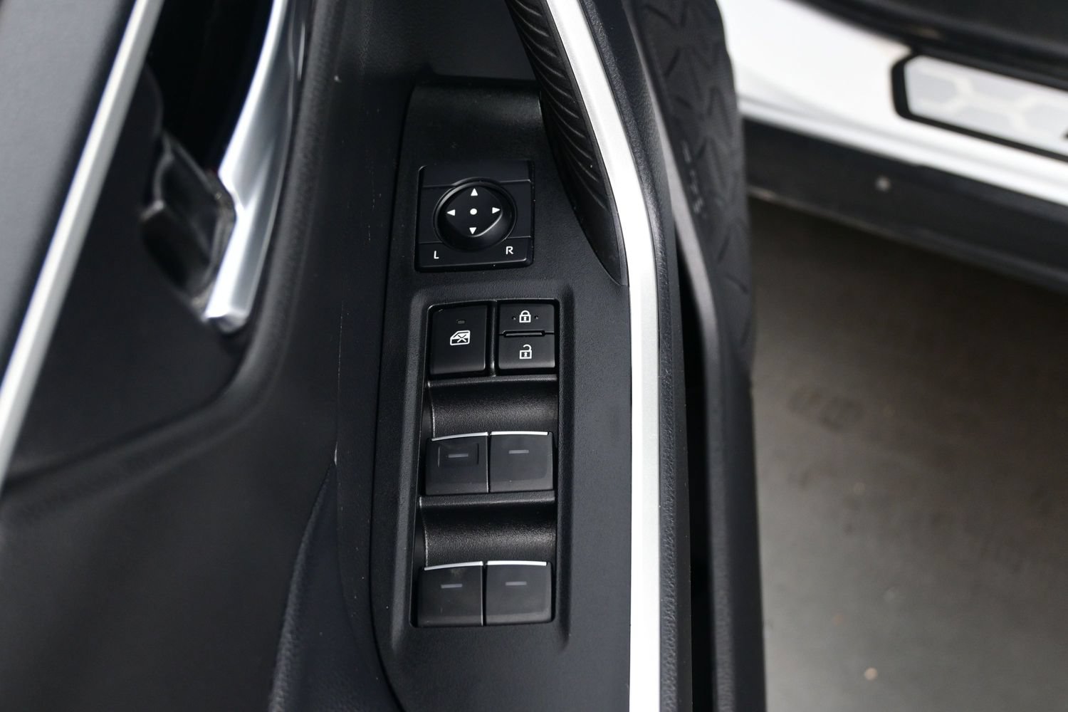 Used 2024 Toyota RAV4 XLE Premium w/ Weather Package AWD/4WD image 10