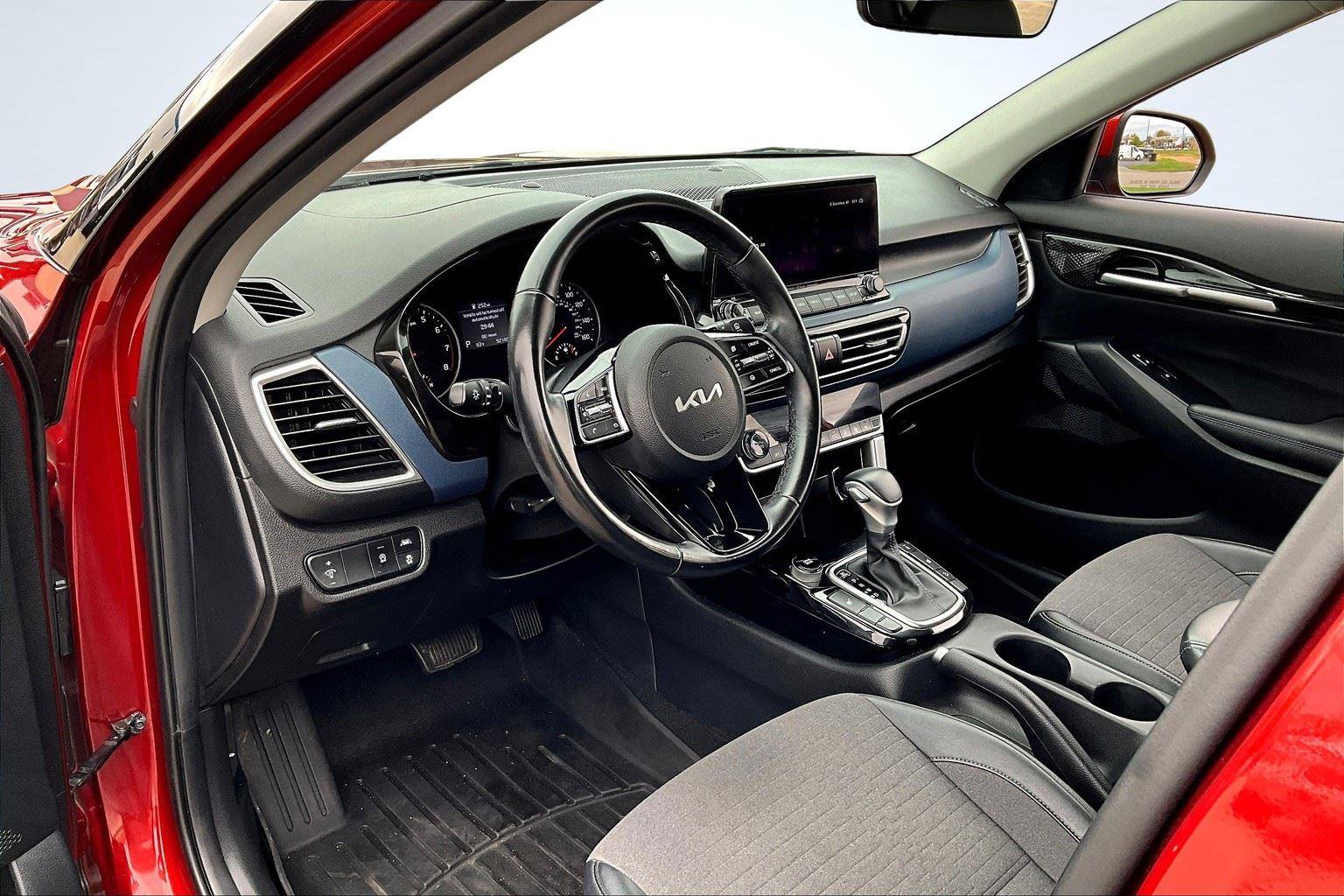 Used 2023 Kia Seltos Nightfall Edition image 14