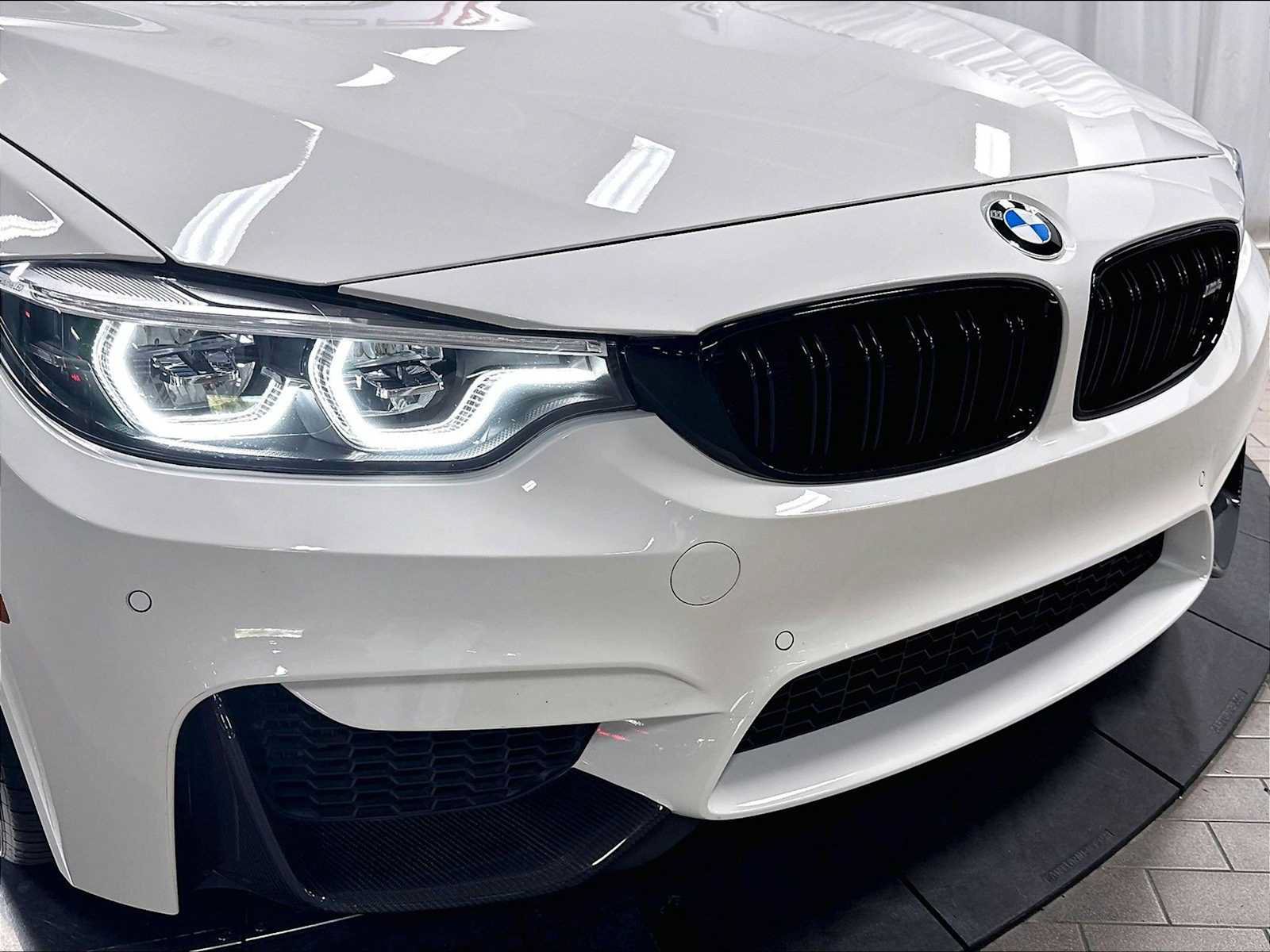 Used 2019 BMW M4 Coupe w/ Executive Package RWD image 32