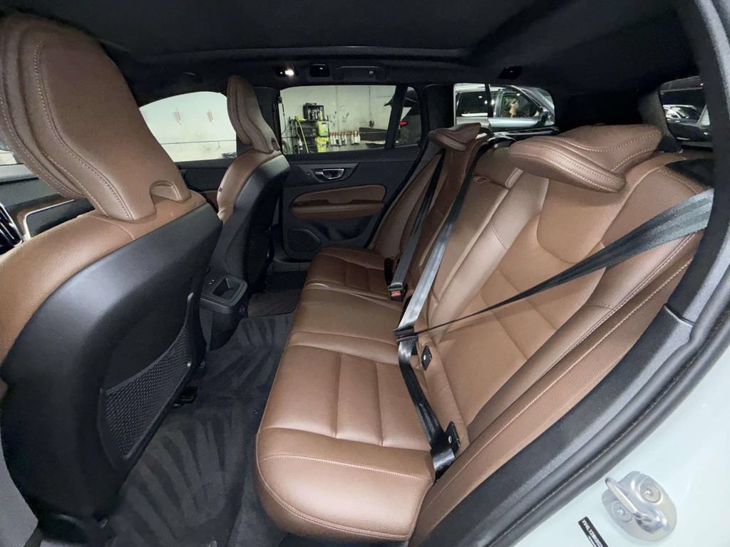 Used 2025 Volvo V60 B5 Cross Country Plus AWD/4WD image 19