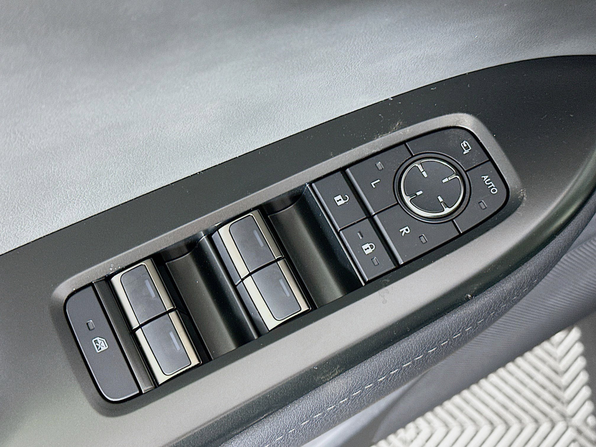 New 2026 Lexus RZ 350e 2WD image 18