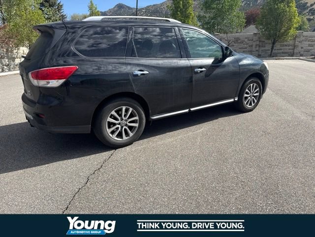 Used 2016 Nissan Pathfinder SV w/ Trailer Tow Package AWD/4WD image 7