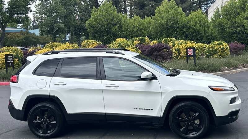 Used 2016 Jeep Cherokee Latitude FWD image 5