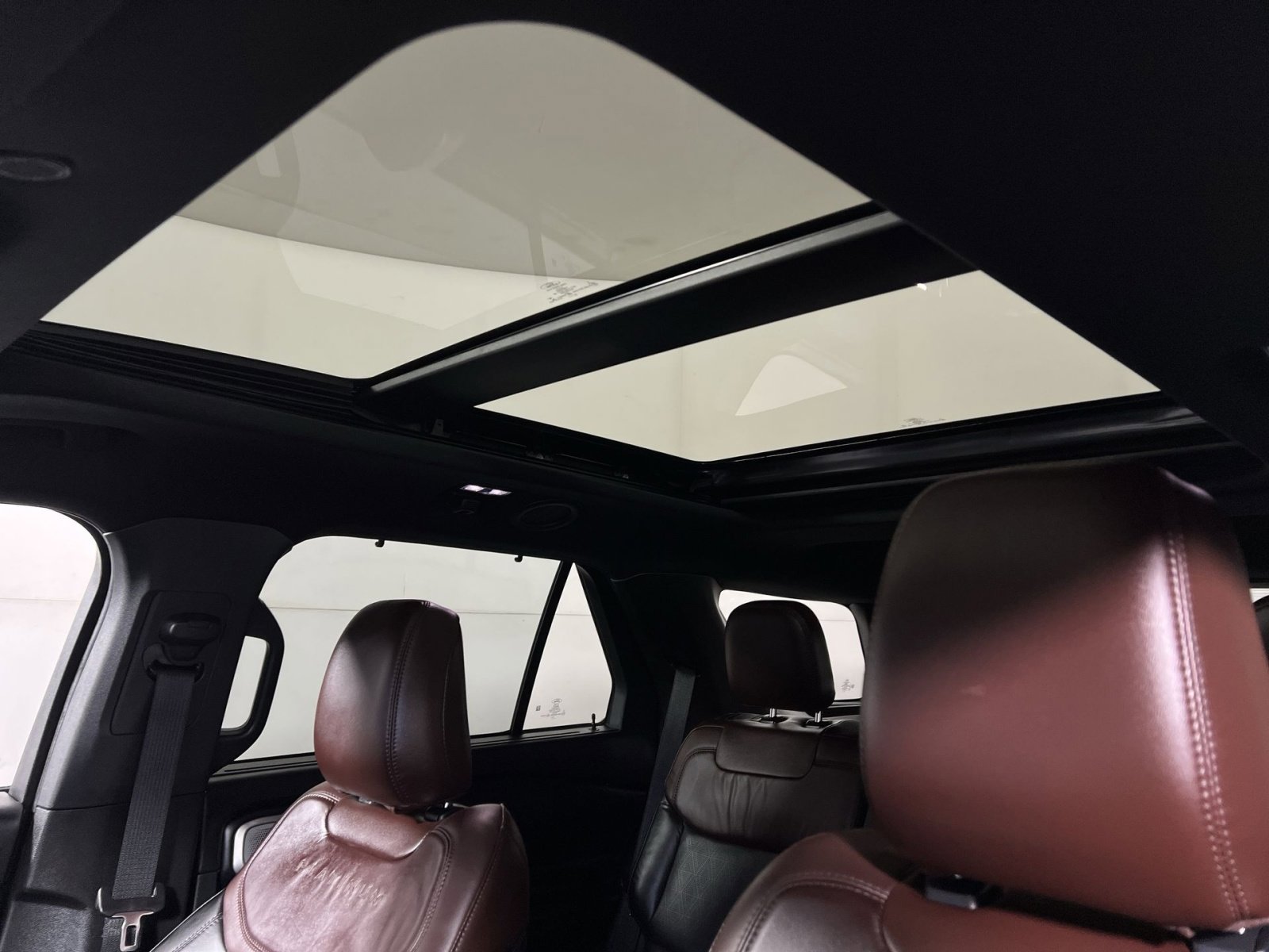 Used 2023 Ford Explorer Platinum w/ Premium Technology Package image 24