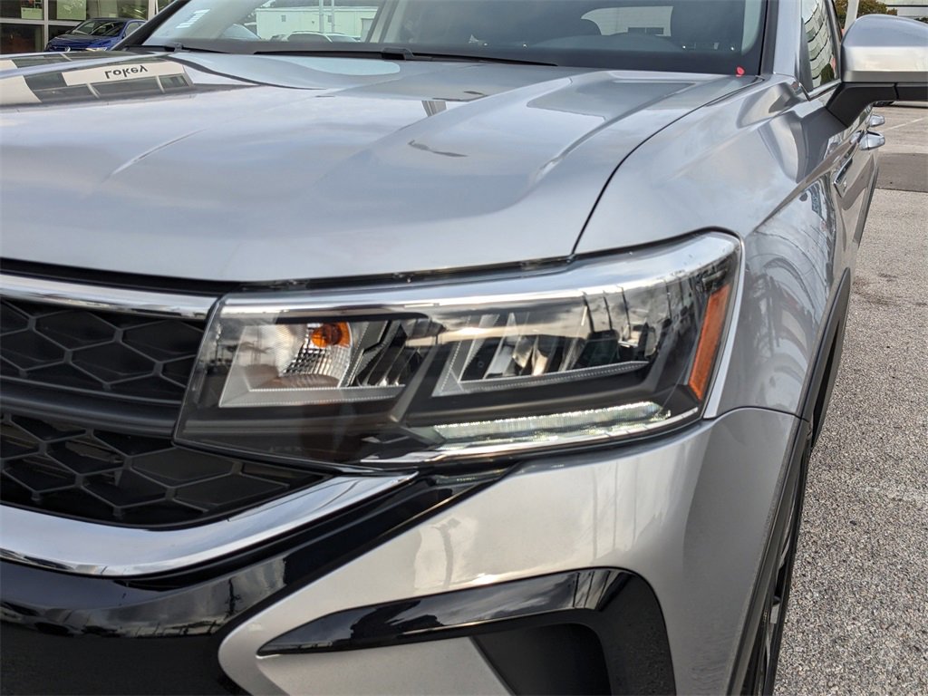 Certified 2023 Volkswagen Taos SE w/ Panoramic Sunroof Package image 10