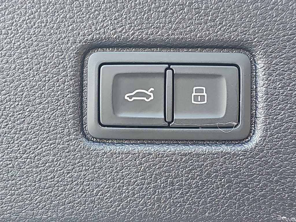 Used 2018 Audi Q7 3.0T Premium Plus w/ Premium Plus Package image 17