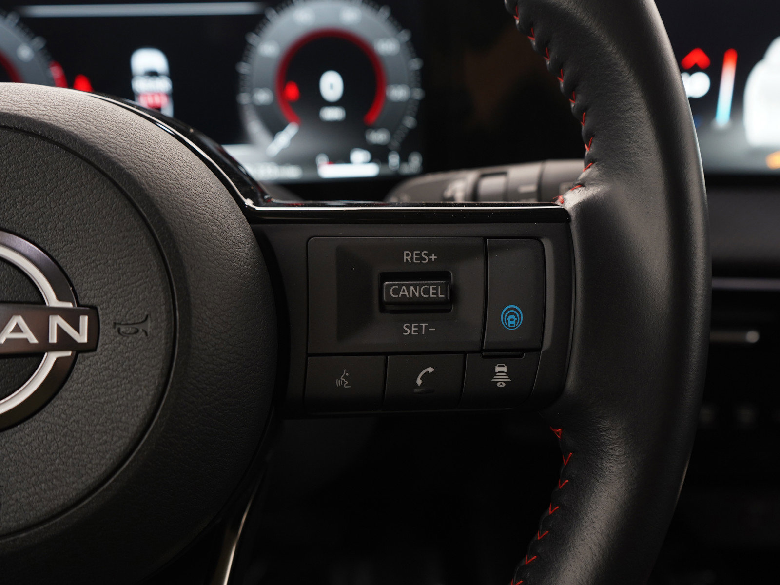 Used 2025 Nissan Kicks SR image 25