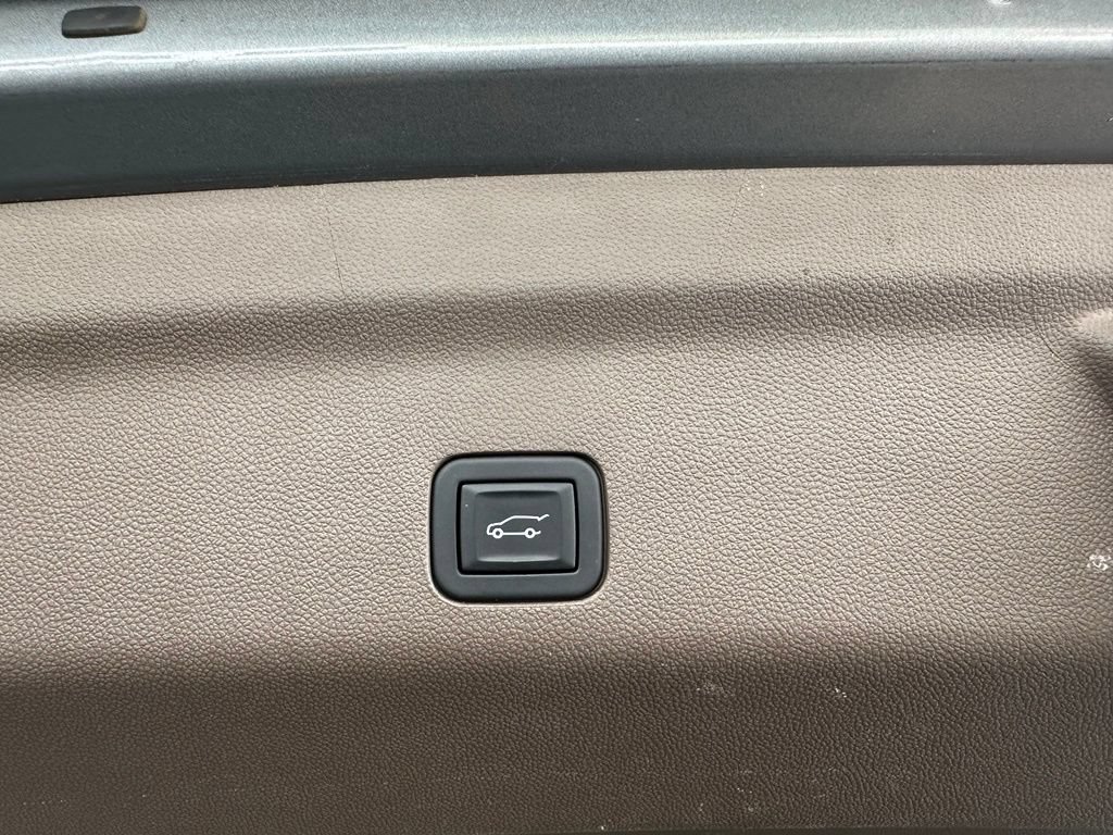 Used 2023 GMC Yukon Denali w/ Denali Reserve Package RWD image 35