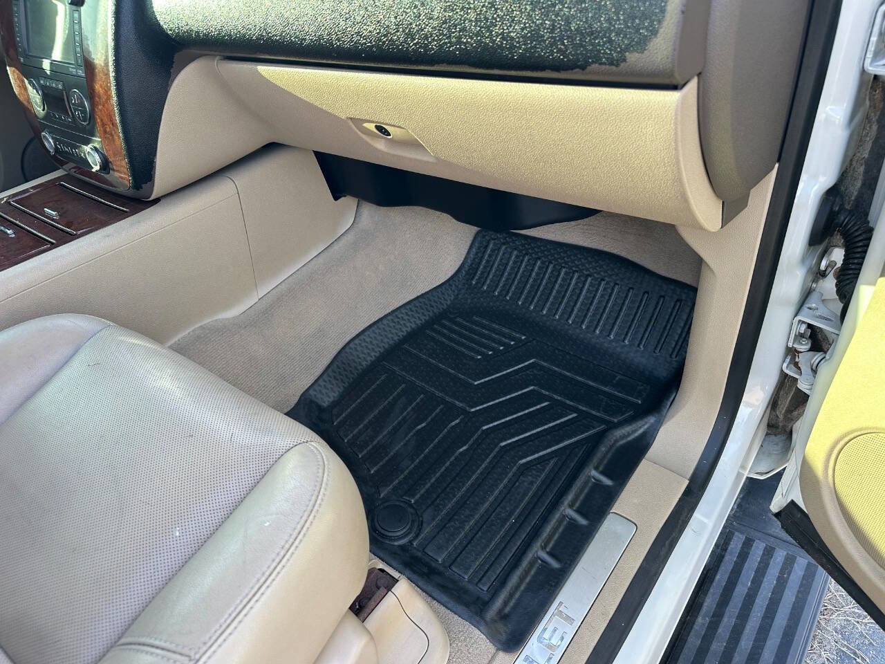 Used 2013 Chevrolet Avalanche LTZ RWD image 25