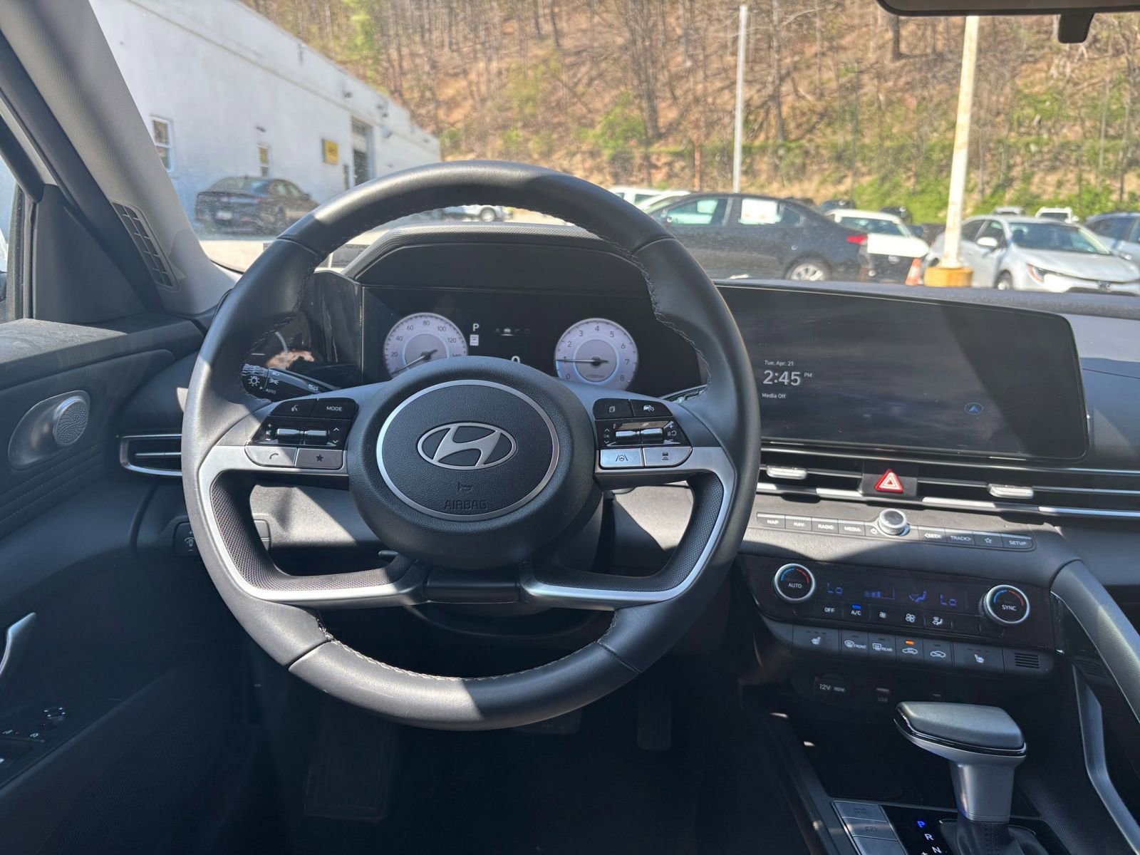 Used 2025 Hyundai Elantra SEL FWD image 36