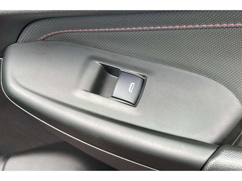 Used 2023 Chevrolet TrailBlazer RS w/ Sun and Liftgate Package FWD image 23