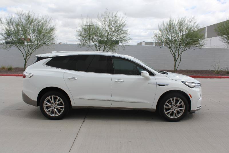 Used 2023 Buick Enclave Essence w/ Experience Buick Package FWD image 4