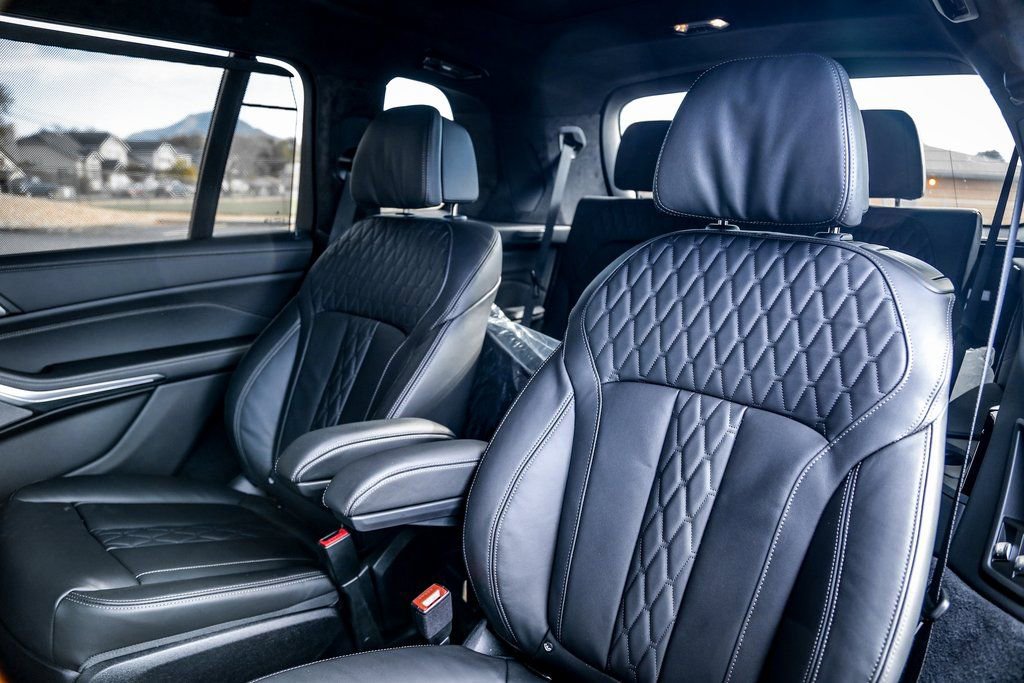 Used 2026 BMW X7 xDrive40i w/ Executive Package image 28