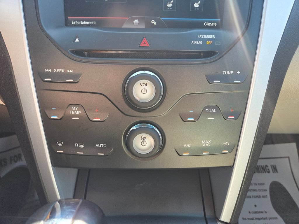 Used 2013 Ford Explorer XLT AWD/4WD image 30