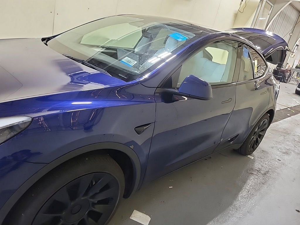 Used 2023 Tesla Model Y Long Range AWD/4WD image 2