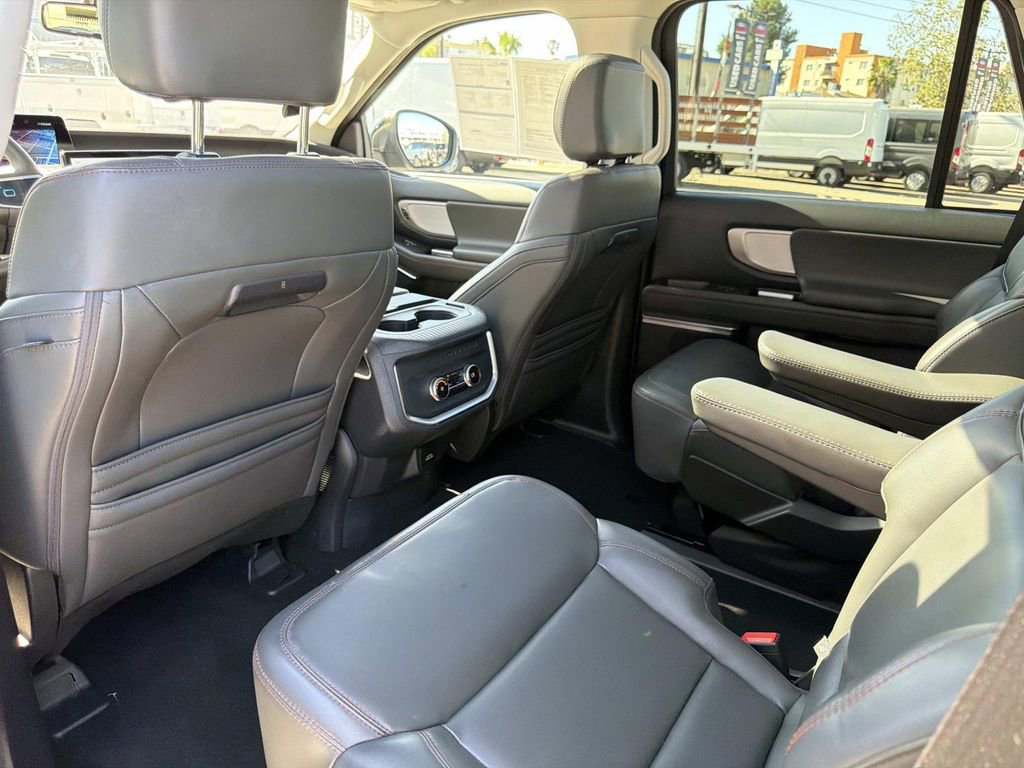 Certified 2025 Ford Expedition Active image 12