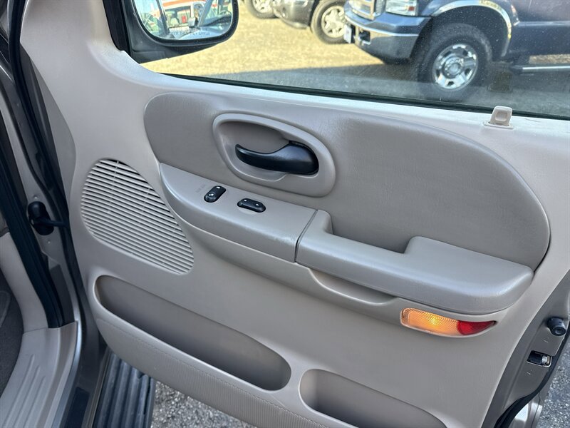 Used 2003 Ford F150 XLT AWD/4WD image 24