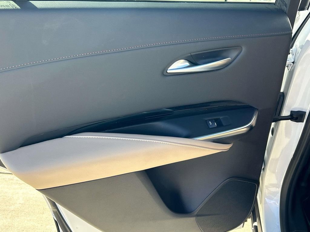 Certified 2024 Cadillac XT4 Luxury w/ Cold Weather Package image 18