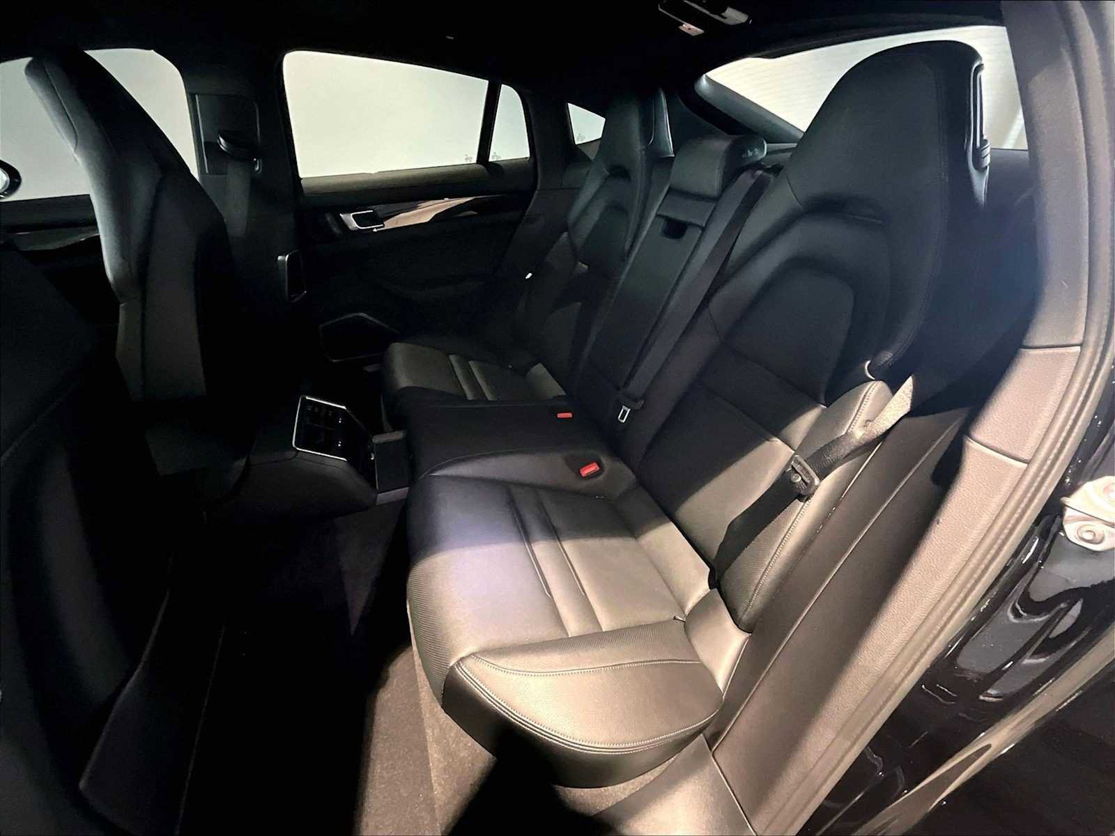 Used 2023 Porsche Panamera 4S image 30