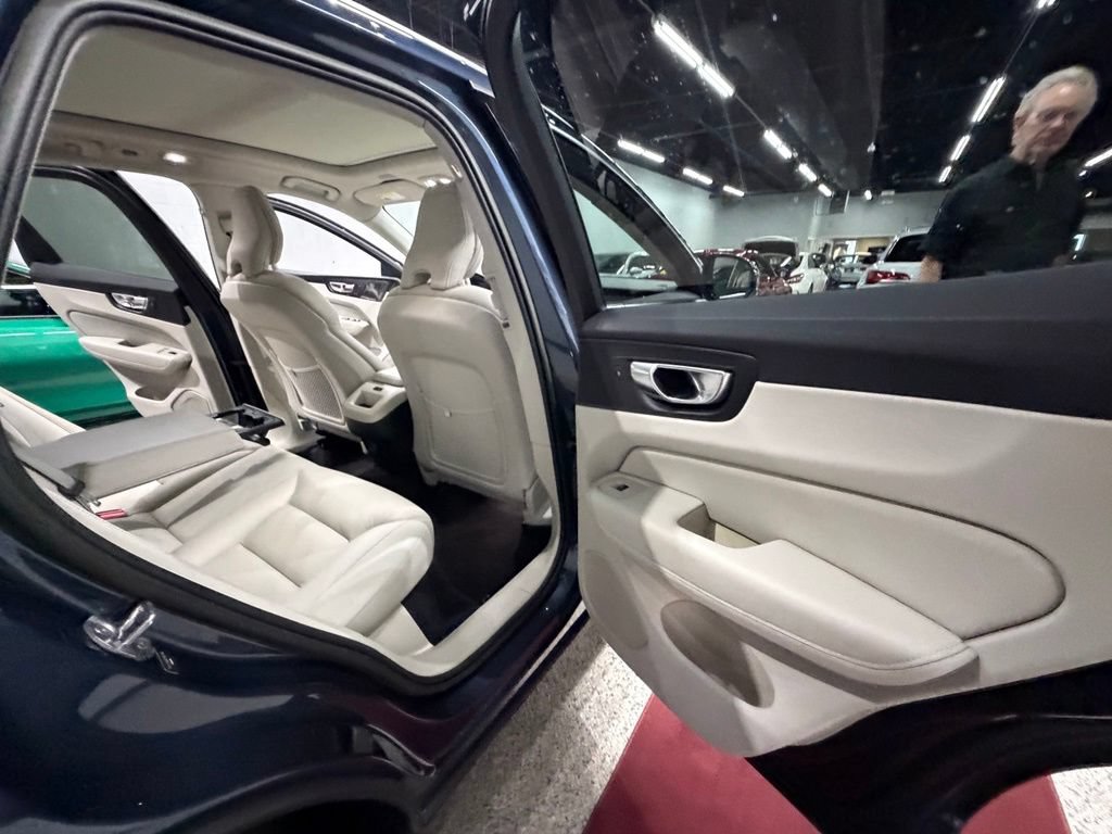 Used 2023 Volvo XC60 B5 Plus w/ Climate Package AWD/4WD image 31