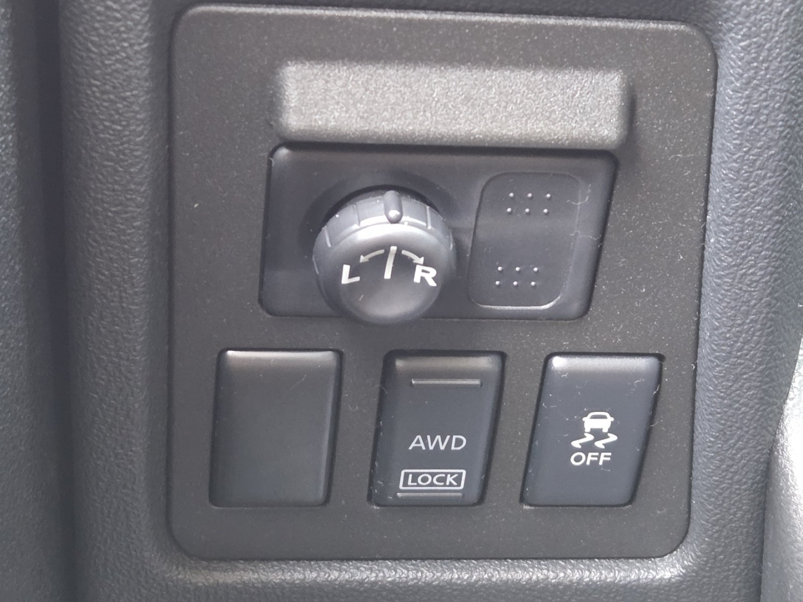 Used 2011 Nissan Rogue S AWD/4WD image 6