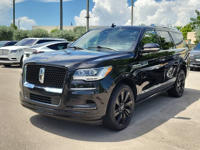 Certified 2023 Lincoln Navigator Reserve w/ Monochromatic Package AWD/4WD image 3