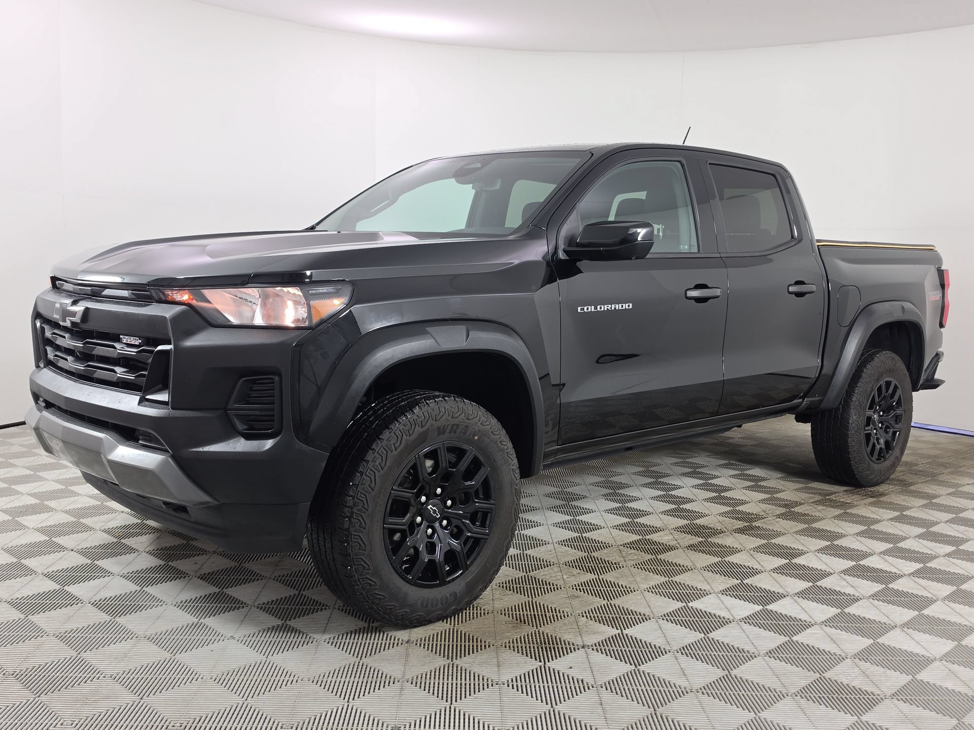 Used 2024 Chevrolet Colorado Trail Boss w/ Technology Package AWD/4WD image 3