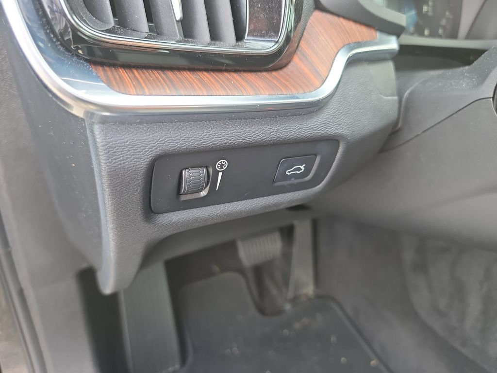 Used 2022 Volvo S60 B5 Momentum w/ Protection Package Premier AWD/4WD image 19