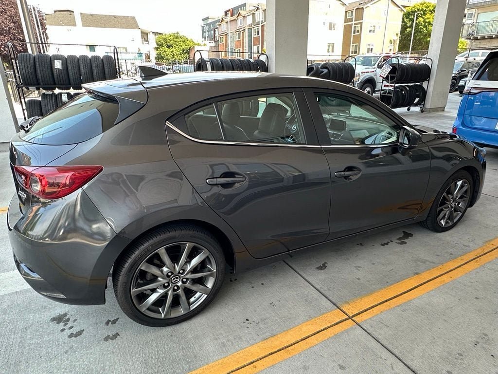 Used 2018 MAZDA MAZDA3 Grand Touring w/ Premium Equipment Package FWD image 6