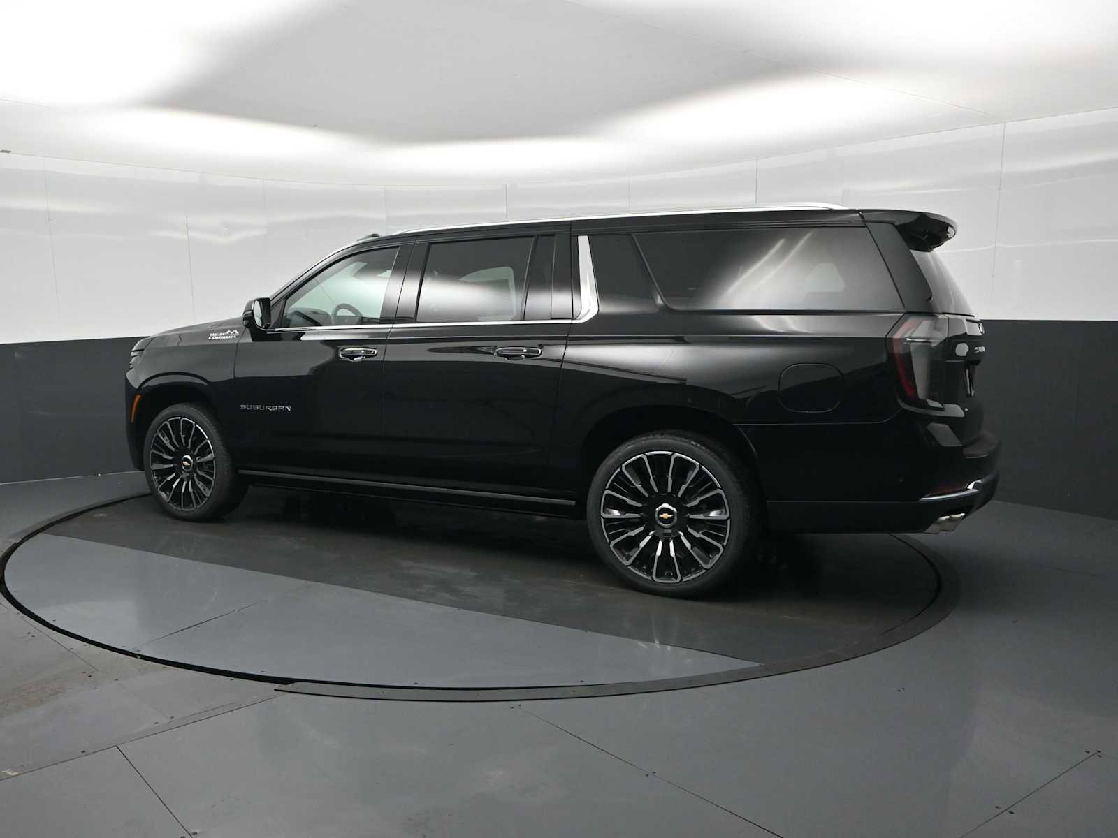 New 2026 Chevrolet Suburban High Country image 6