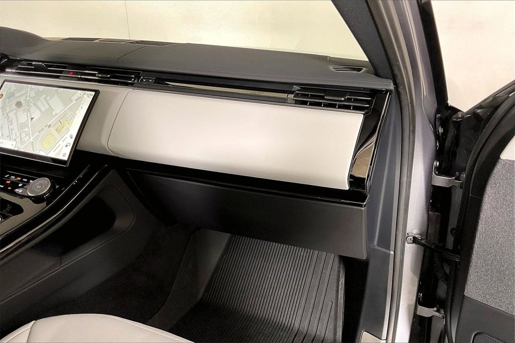 Used 2023 Land Rover Range Rover Sport SE image 16