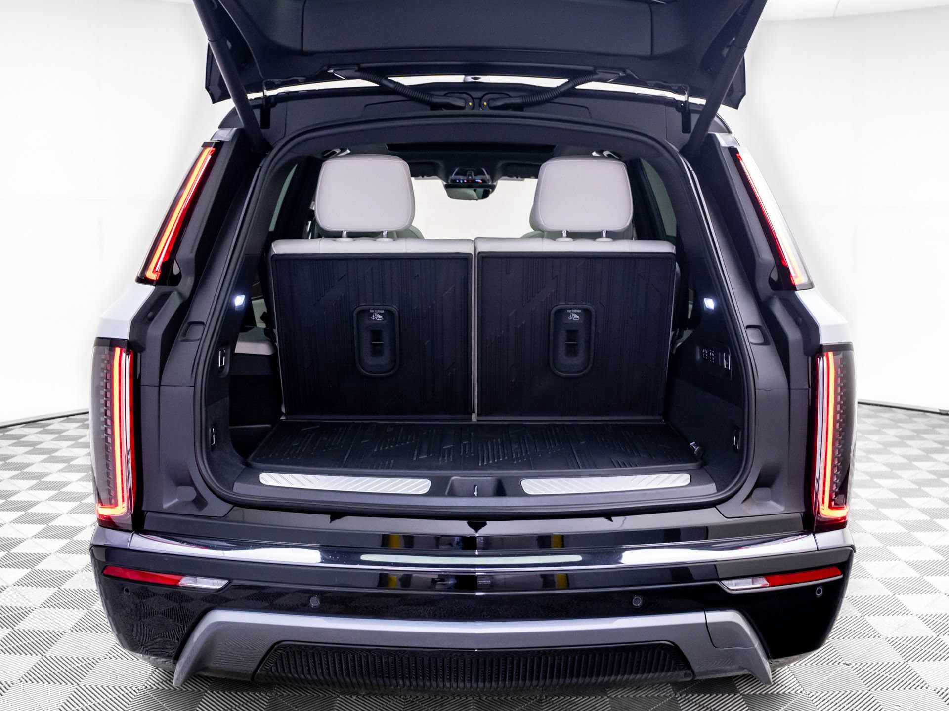 New 2026 Cadillac Vistiq Sport w/ LPO, Floor Liner Package AWD/4WD image 30