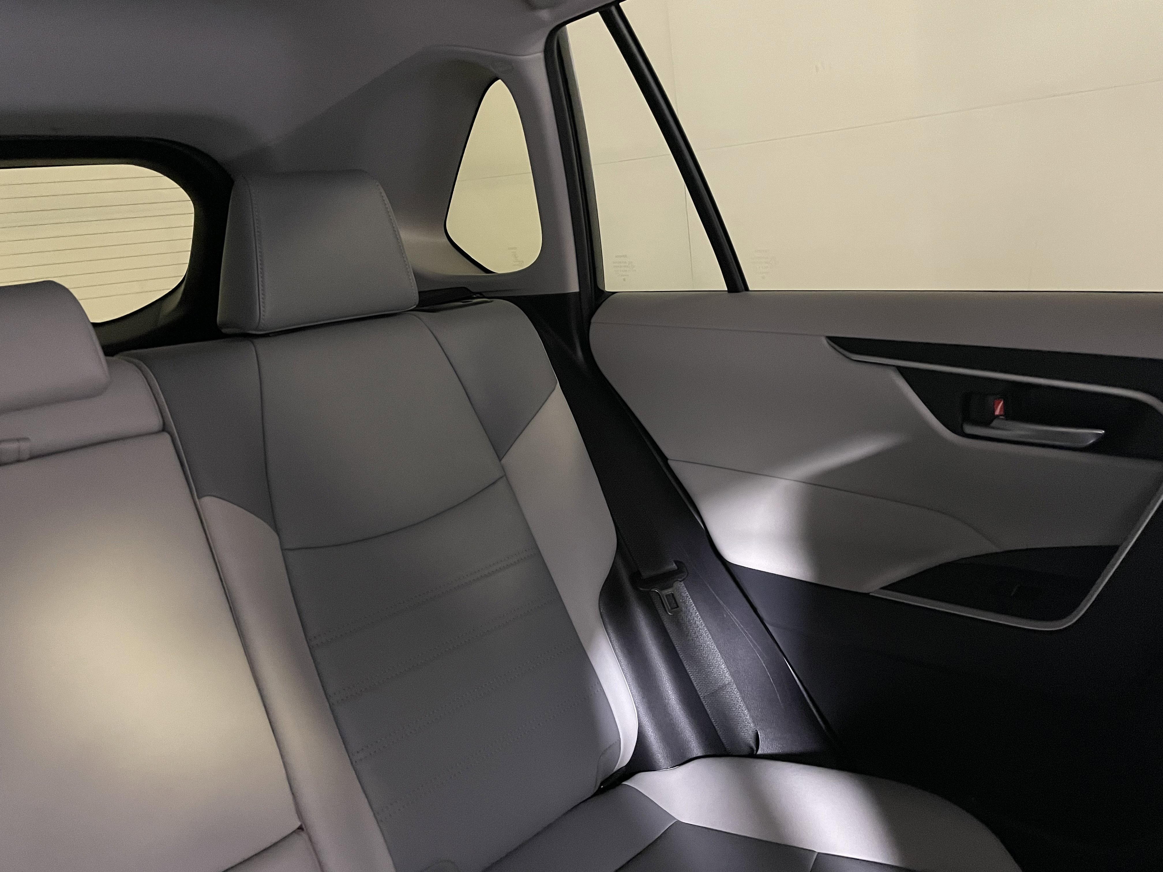 Used 2019 Toyota RAV4 XLE Premium image 15