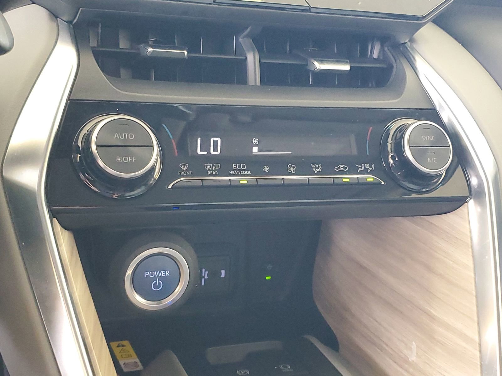 Used 2021 Toyota Venza XLE w/ Carpet Mat Package (TMS) image 18