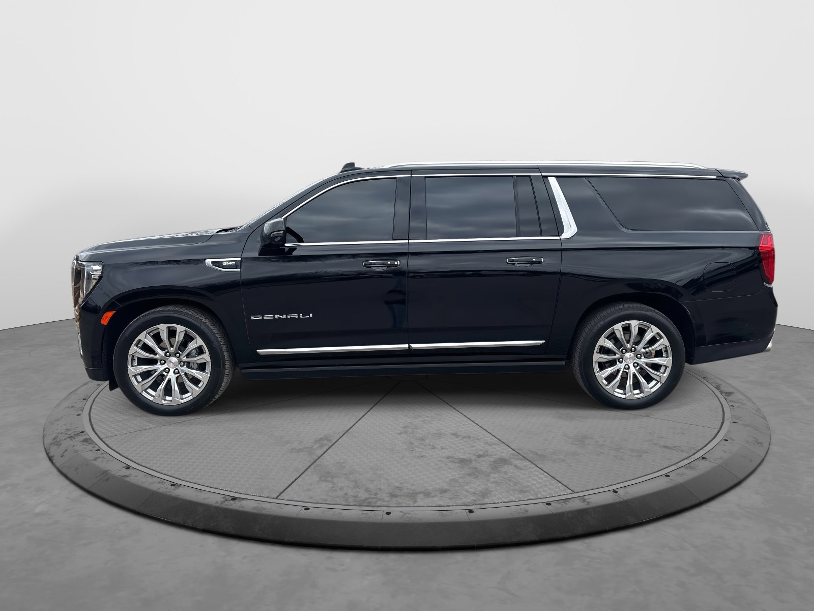 Certified 2024 GMC Yukon XL Denali w/ Advanced Technology Package image 5