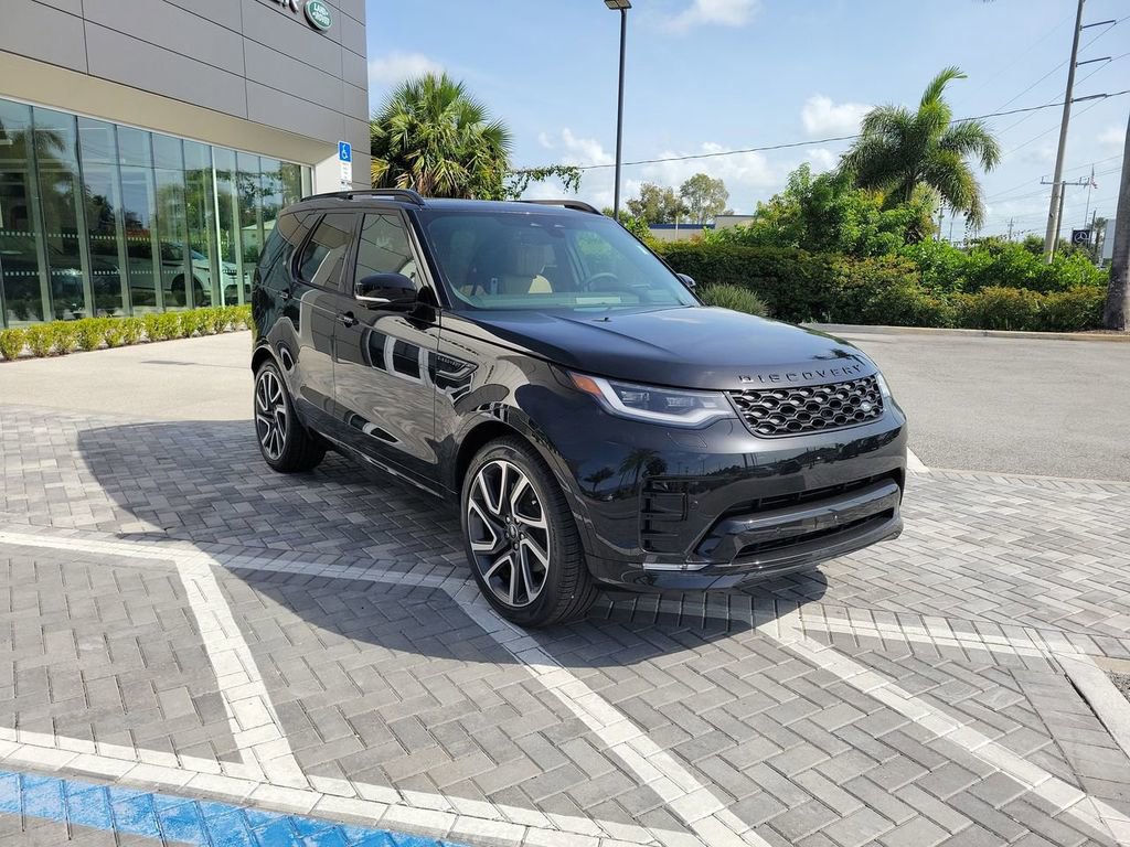 Used 2025 Land Rover Discovery Dynamic SE AWD/4WD image 7