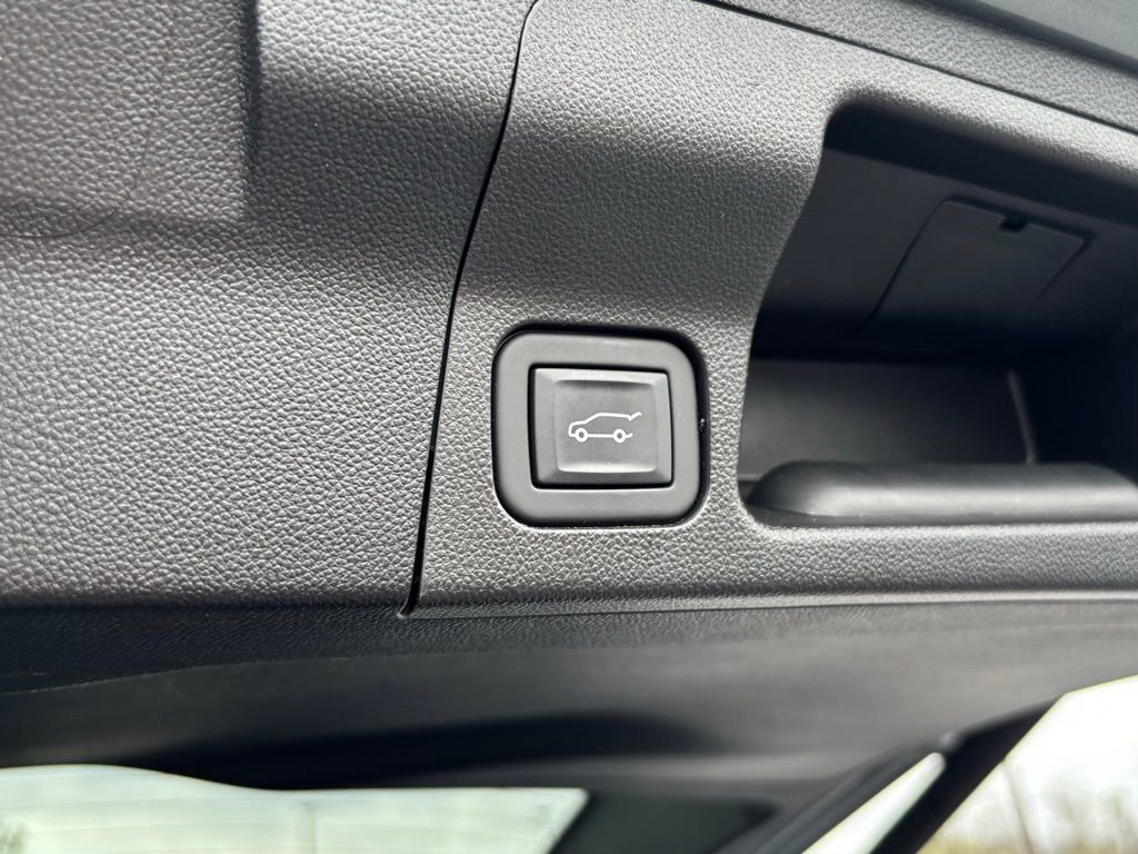 Used 2023 GMC Acadia SLT w/ Technology Package image 23