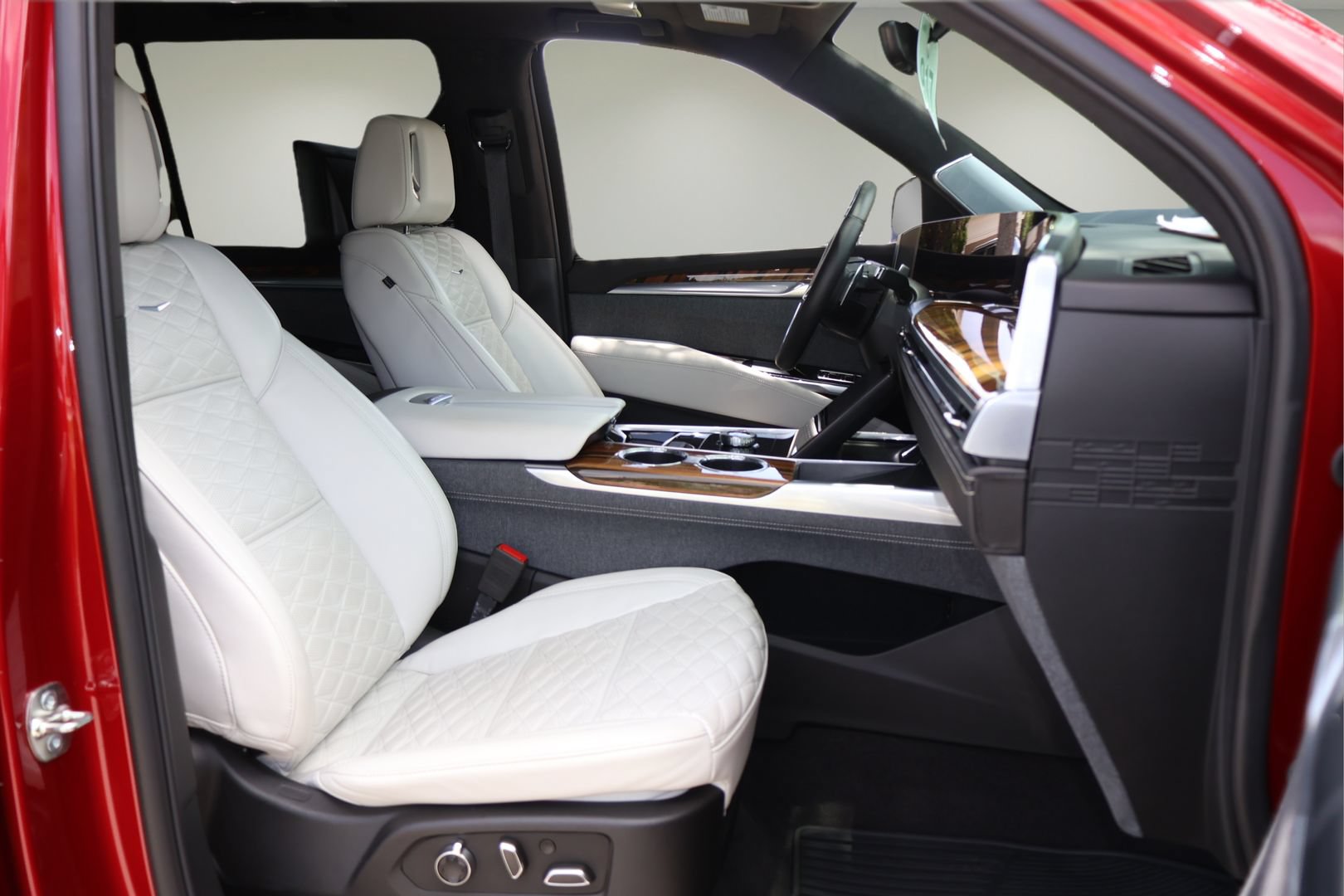 Certified 2025 Cadillac Escalade ESV Sport Platinum AWD/4WD image 18