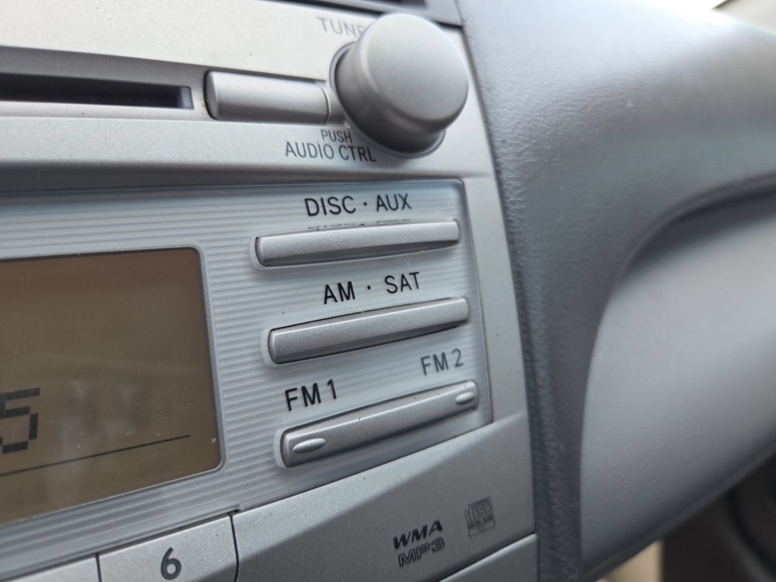Used 2010 Toyota Camry FWD image 26