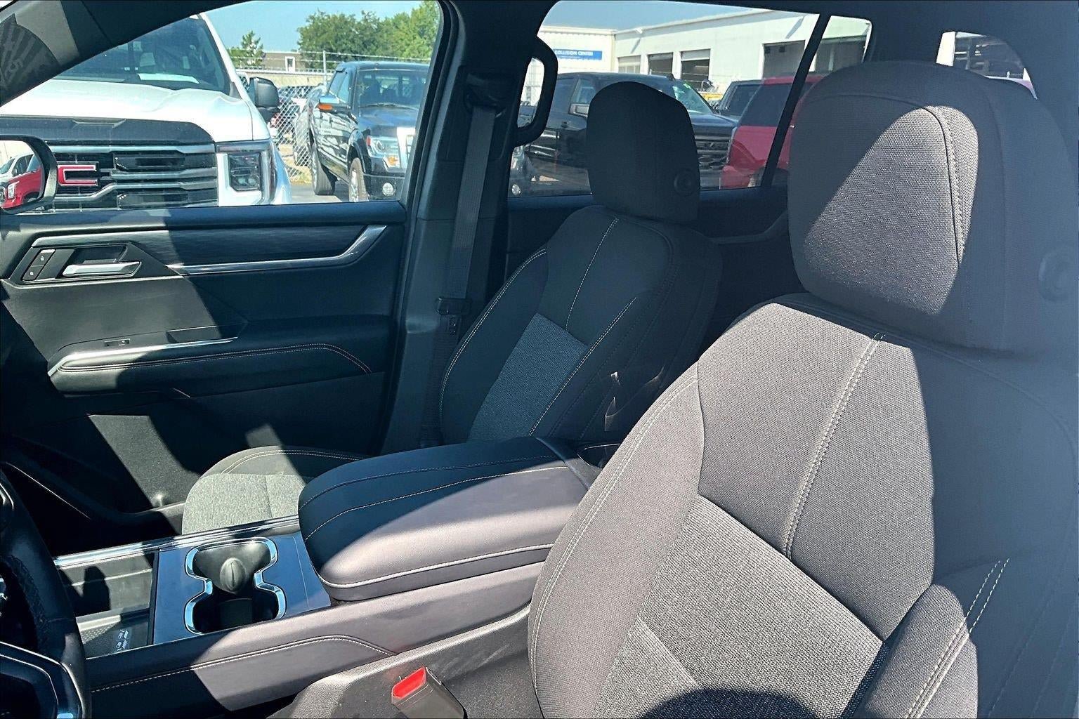 Used 2025 GMC Acadia Elevation FWD image 23