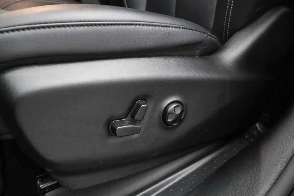 Used 2025 Chrysler Pacifica Select FWD image 13