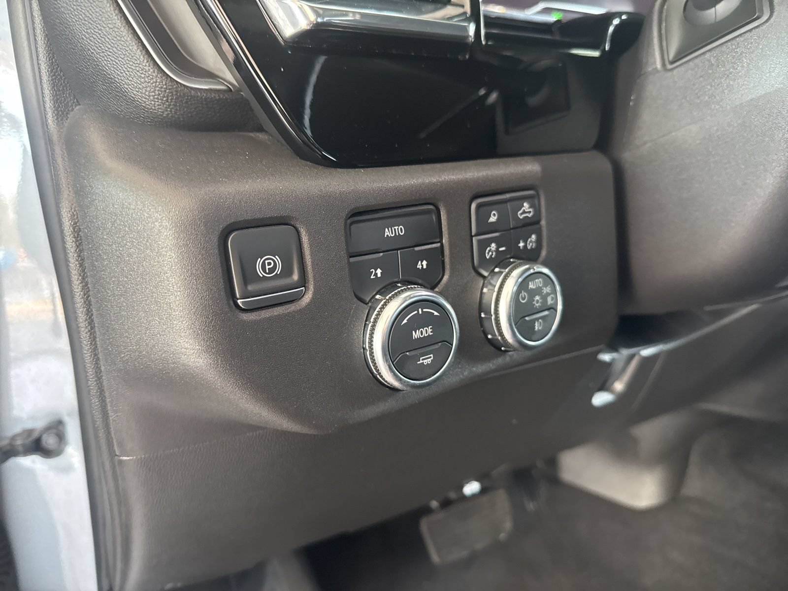 Used 2024 GMC Sierra 1500 SLT AWD/4WD image 25